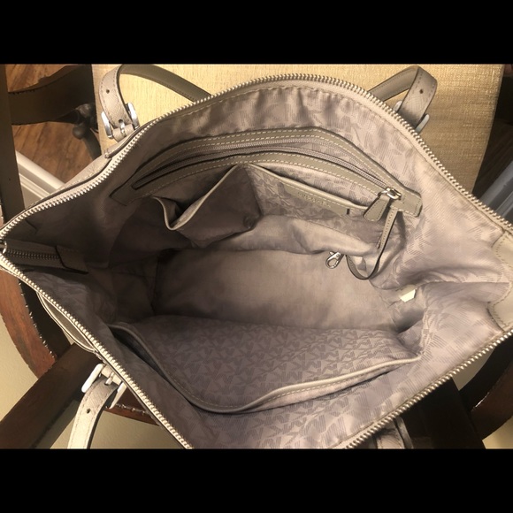 Michael Kors Jet Set Saffiano Top Zip LG Tote - Picture 3 of 4